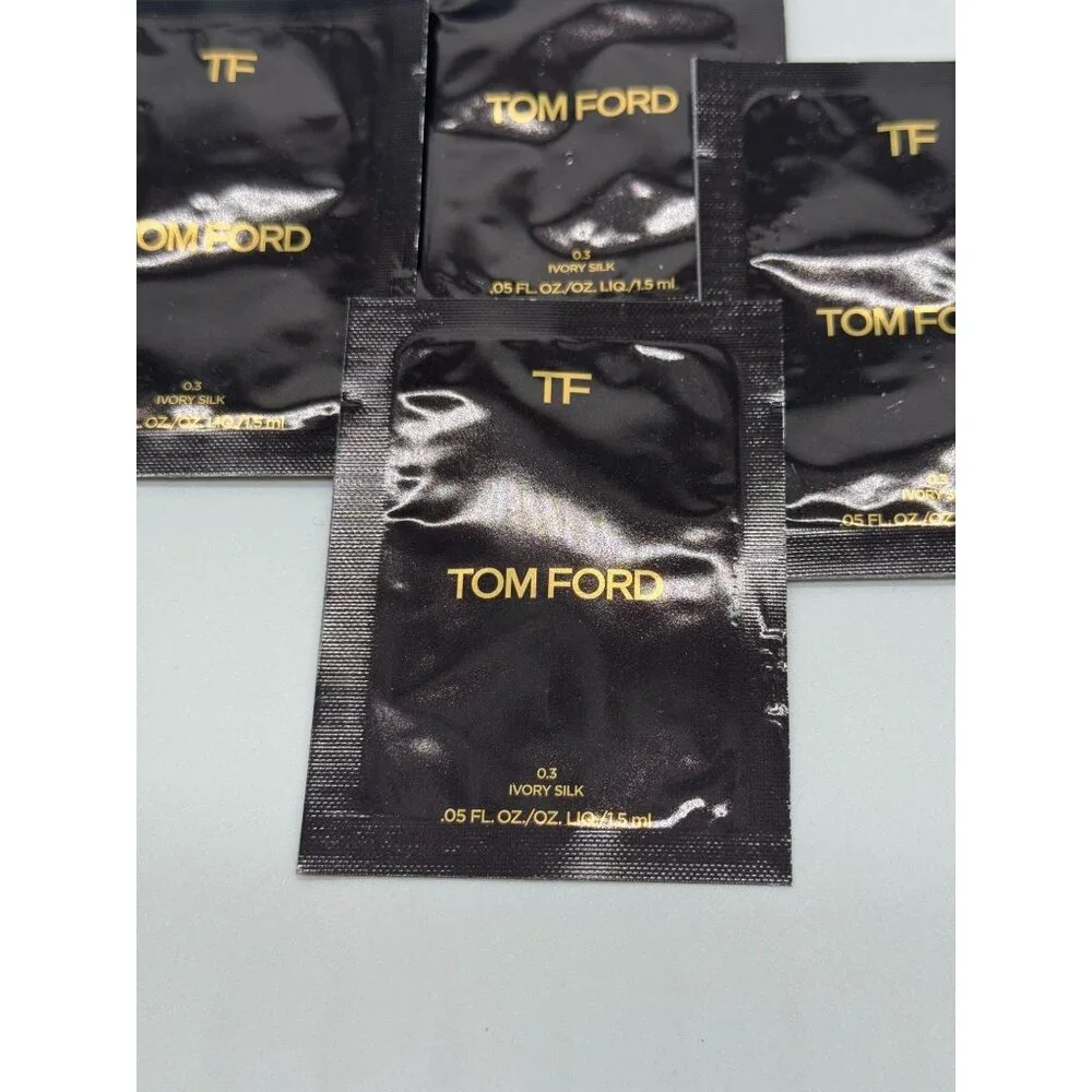 4 Tom Ford Traceless Soft Matte Foundation 0.05 OZ